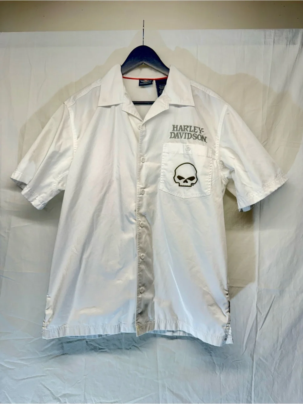 Harley-Davidson White Short Sleeve Button-Down Shirt with Skull Pocket